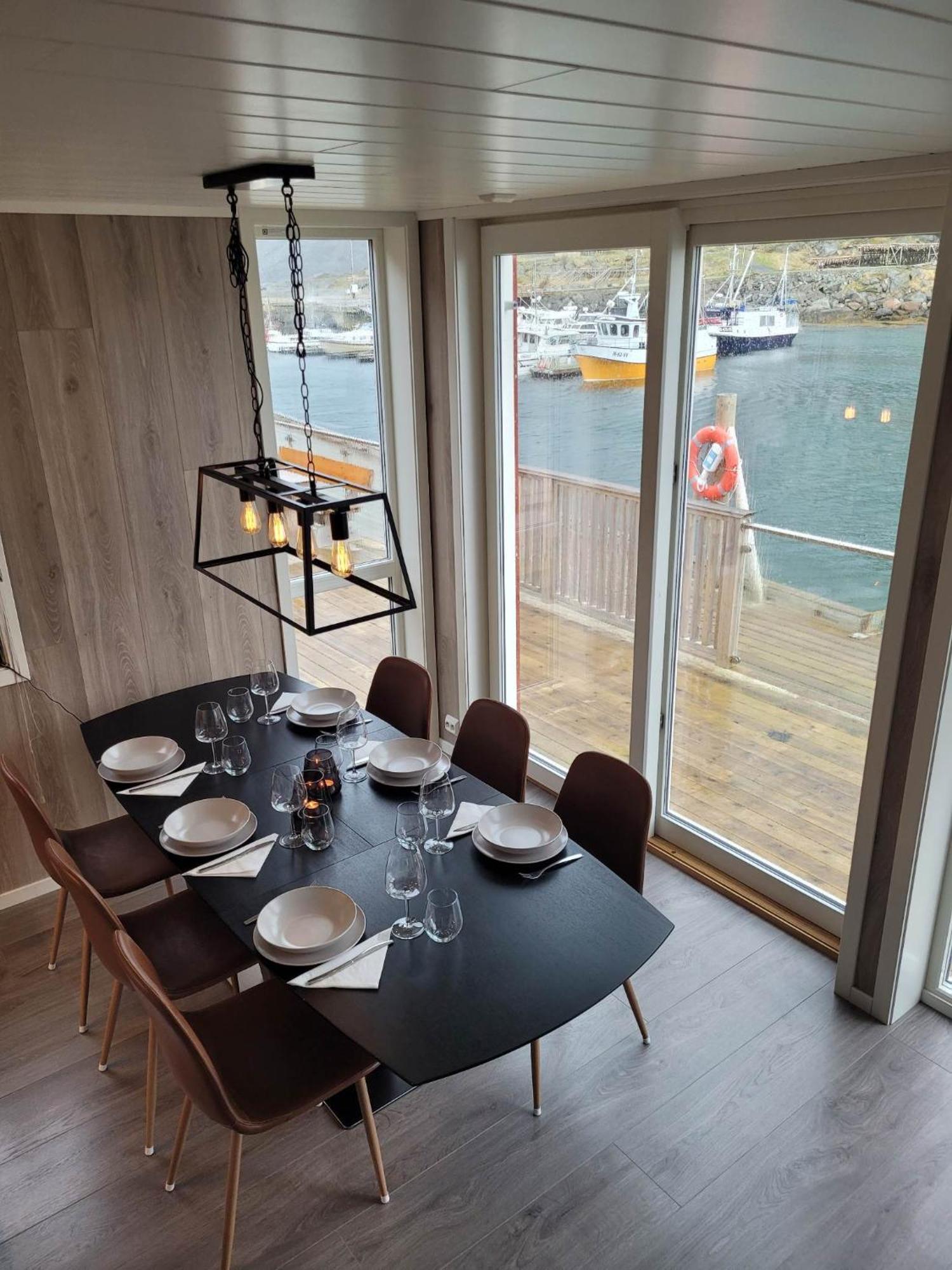 Waterfront Suite L Ballstad L Lofoten L Norway Rum bild